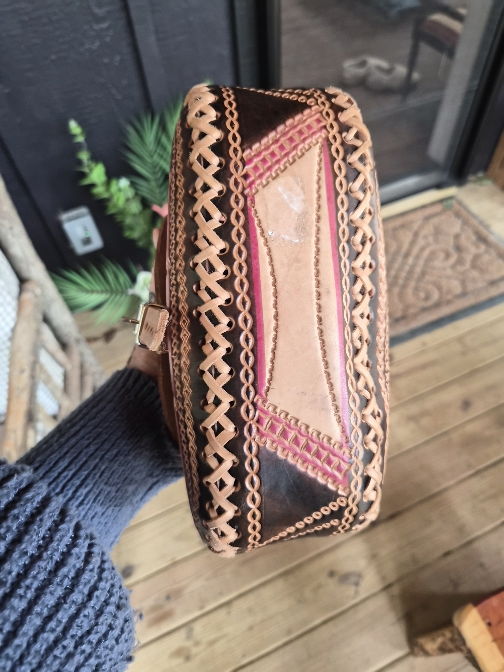 Handmade Floral Tooled Leather Crossbody Bag in Tan - Picture 6 of 7